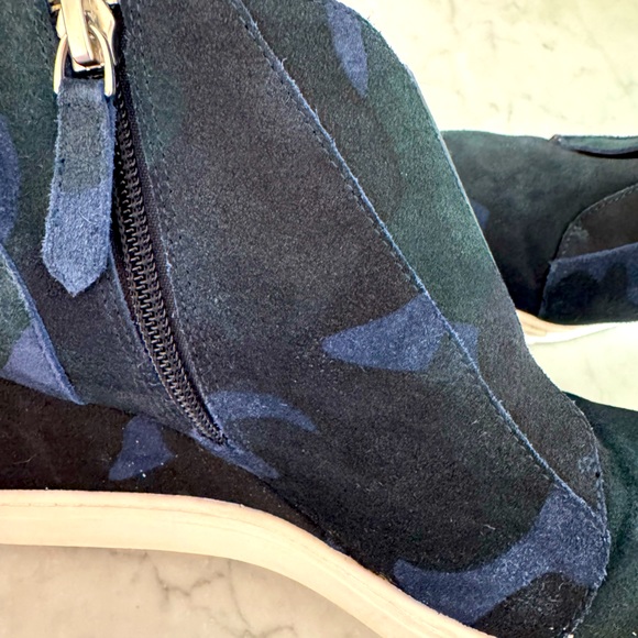 LINEA PAOLO Anna Blue Camp Print Wedge Womens Sneaker Shoes - Picture 2 of 10